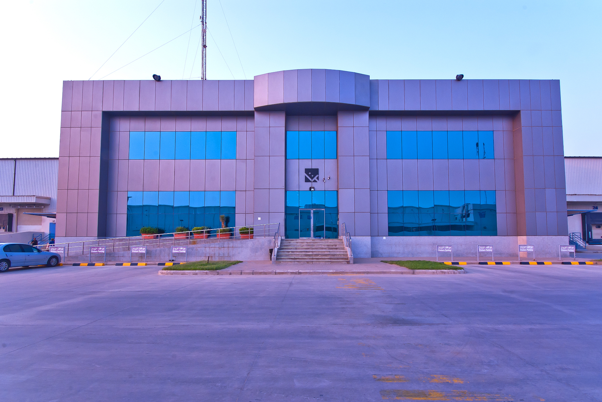 MHM logistics distribution centre exterior
